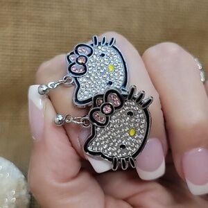 HELLO KITTY SPARKLE EARRINGS